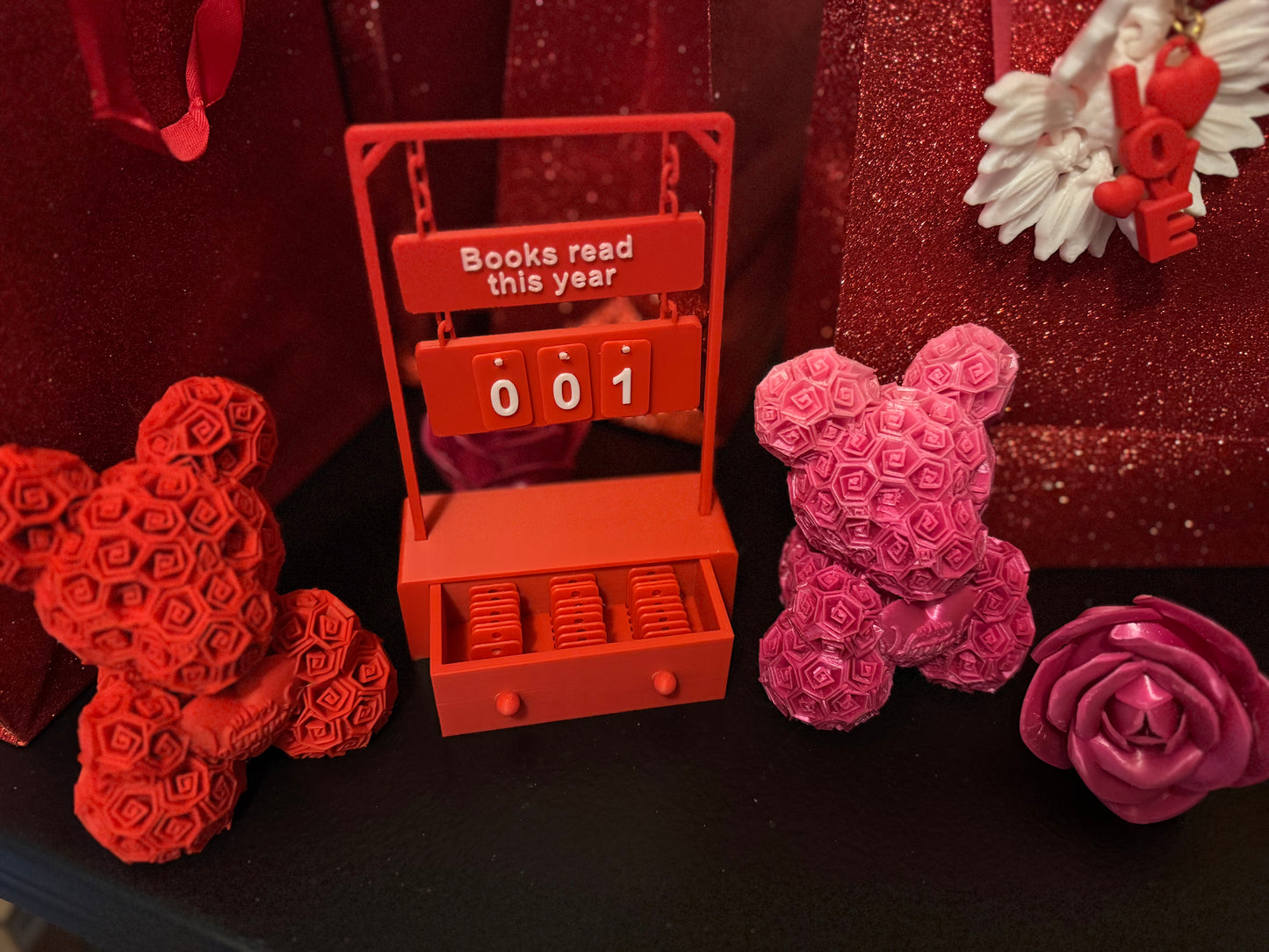3d Rose bear and books read of the year tracker